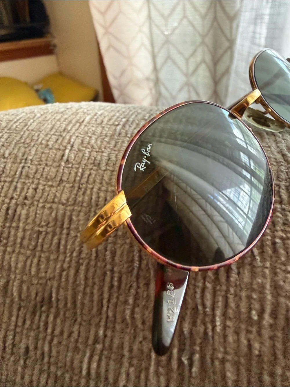 Ray-Ban (Vintage) Gold Frame Tortoiseshell Temples